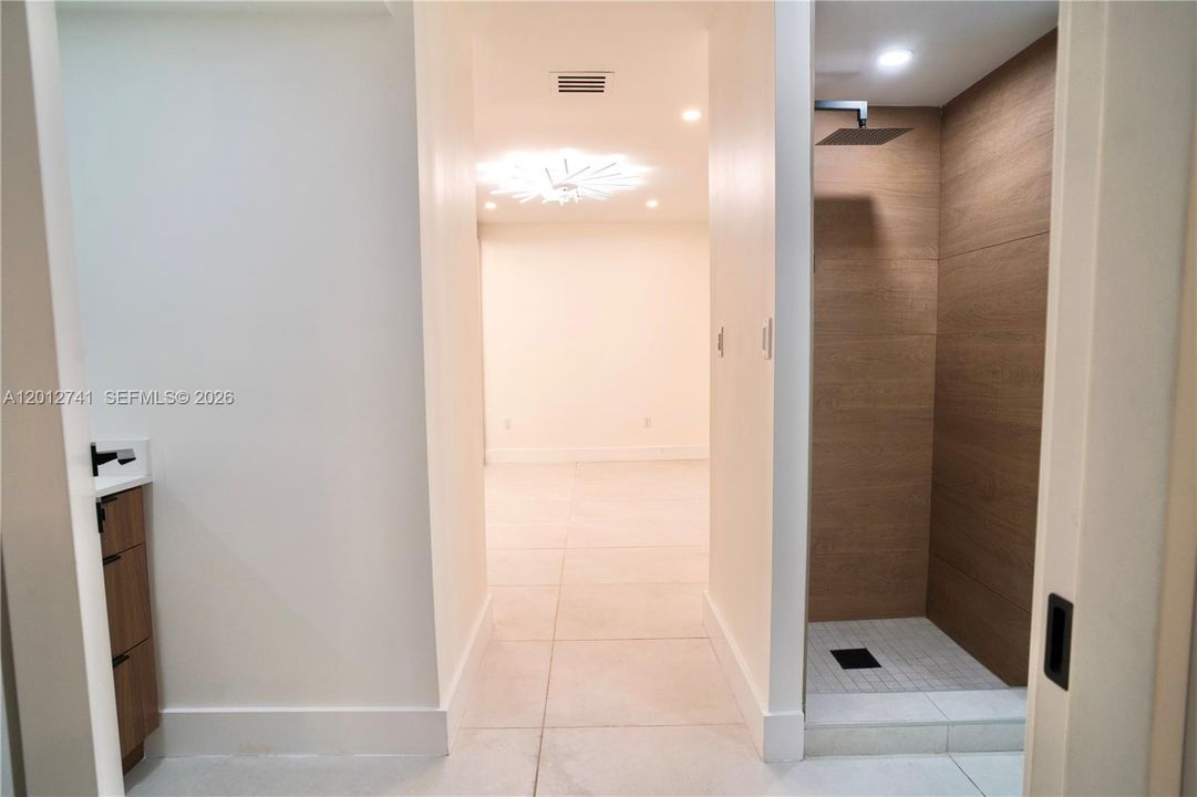 Activo con contrato: $8,900 (4 camas, 3 baños, 2300 Pies cuadrados)