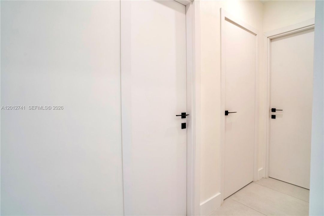 Activo con contrato: $8,900 (4 camas, 3 baños, 2300 Pies cuadrados)