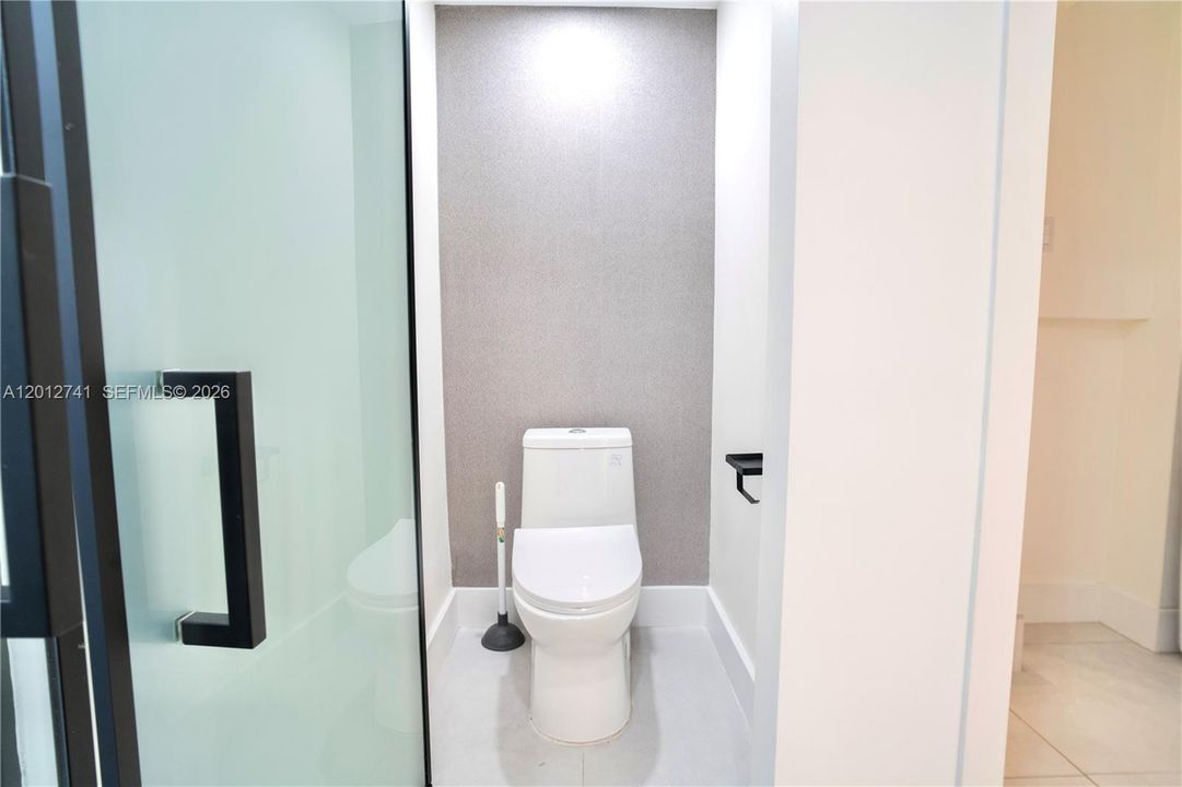 Activo con contrato: $8,900 (4 camas, 3 baños, 2300 Pies cuadrados)