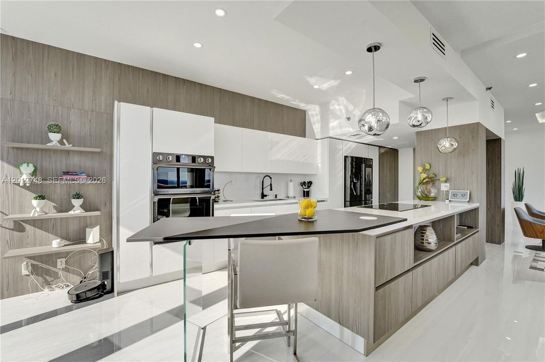 For Sale: $1,495,000 (2 beds, 2 baths, 1800 Square Feet)