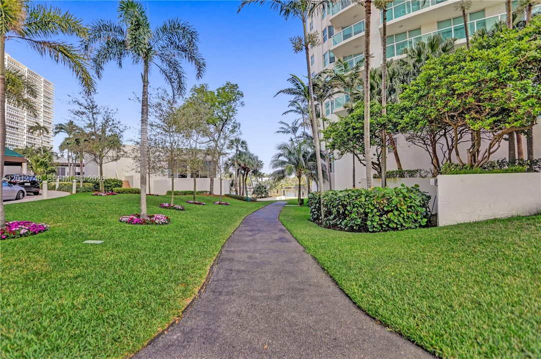 For Sale: $1,495,000 (2 beds, 2 baths, 1800 Square Feet)