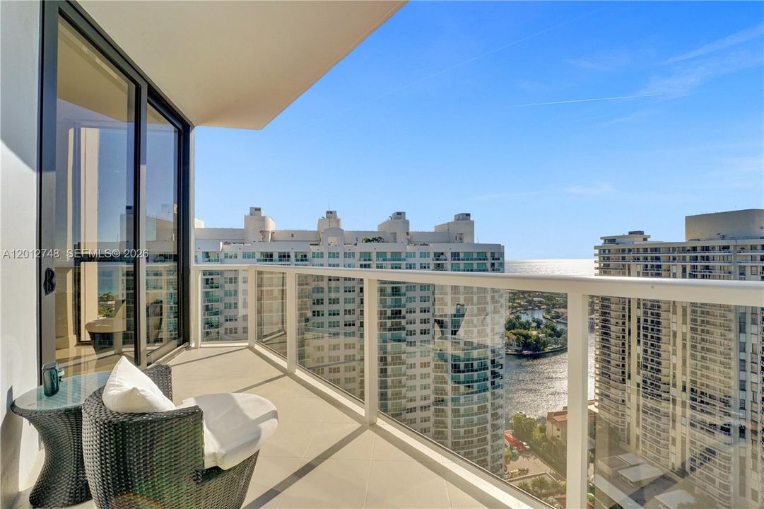 For Sale: $1,495,000 (2 beds, 2 baths, 1800 Square Feet)