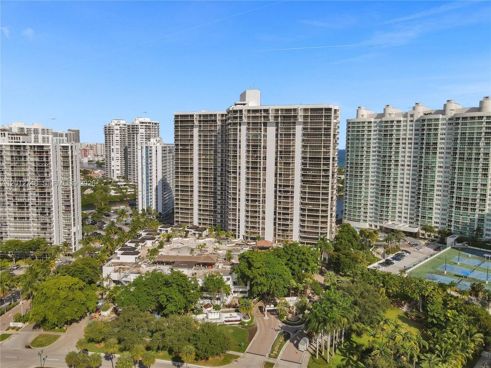 For Sale: $1,495,000 (2 beds, 2 baths, 1800 Square Feet)