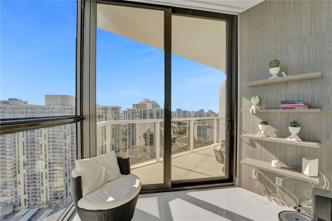 For Sale: $1,495,000 (2 beds, 2 baths, 1800 Square Feet)