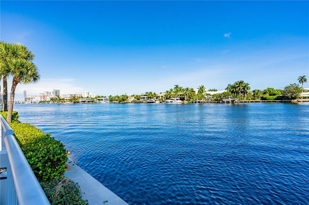 For Sale: $1,495,000 (2 beds, 2 baths, 1800 Square Feet)