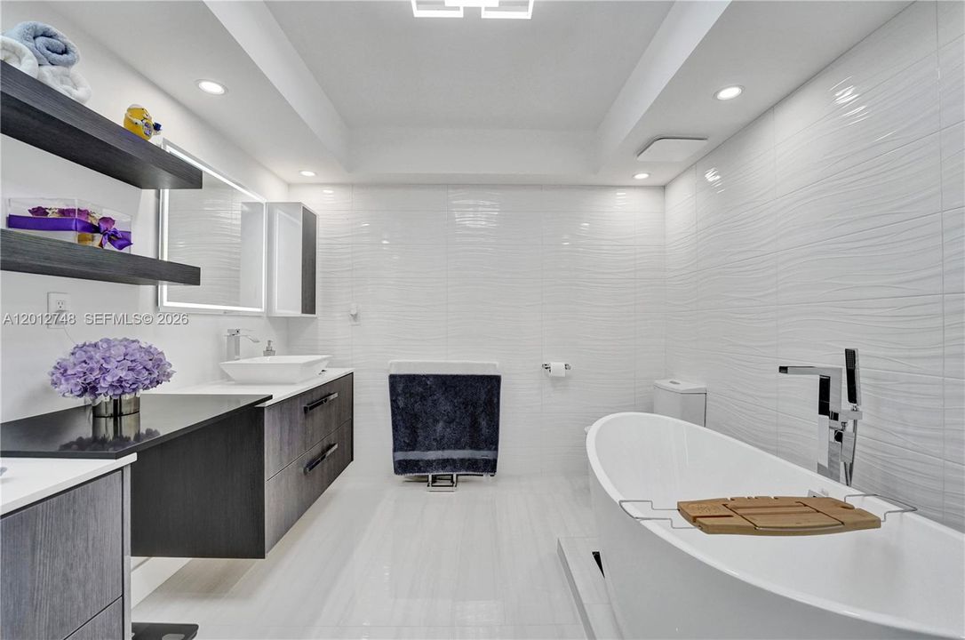 For Sale: $1,495,000 (2 beds, 2 baths, 1800 Square Feet)