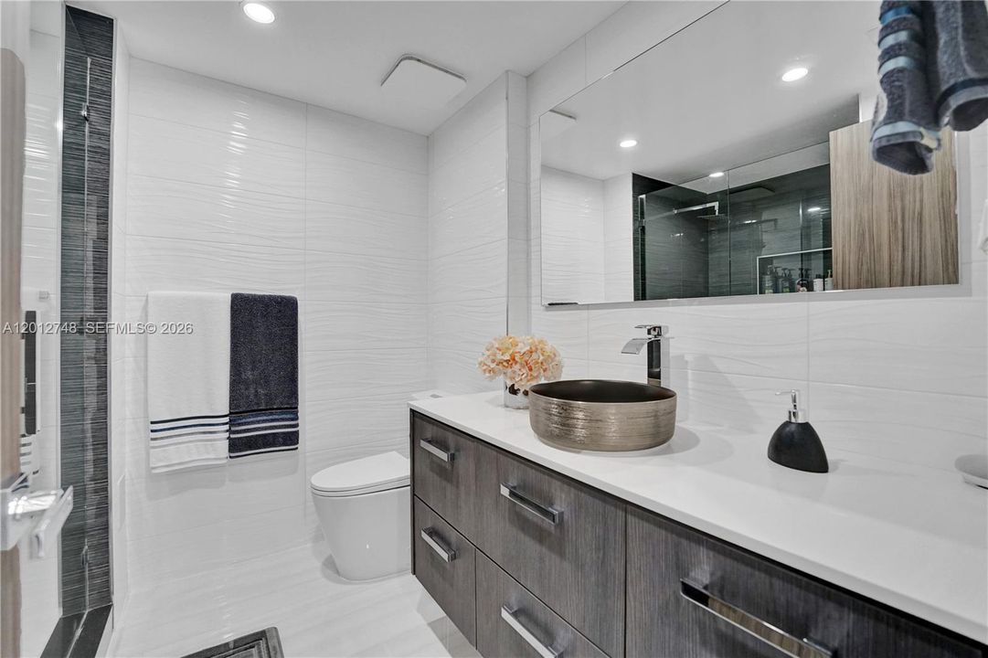 For Sale: $1,495,000 (2 beds, 2 baths, 1800 Square Feet)