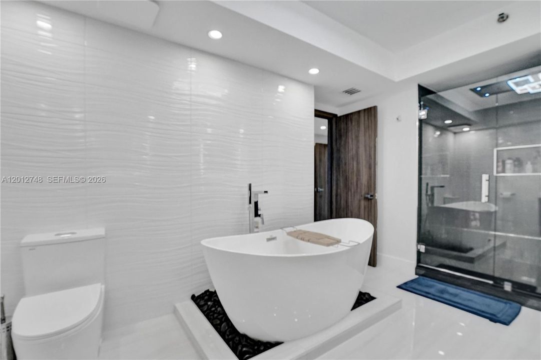 For Sale: $1,495,000 (2 beds, 2 baths, 1800 Square Feet)
