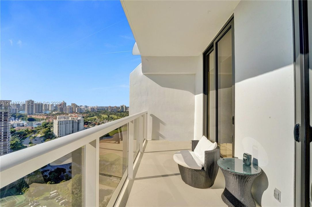For Sale: $1,495,000 (2 beds, 2 baths, 1800 Square Feet)
