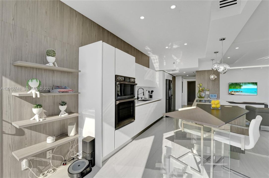For Sale: $1,495,000 (2 beds, 2 baths, 1800 Square Feet)