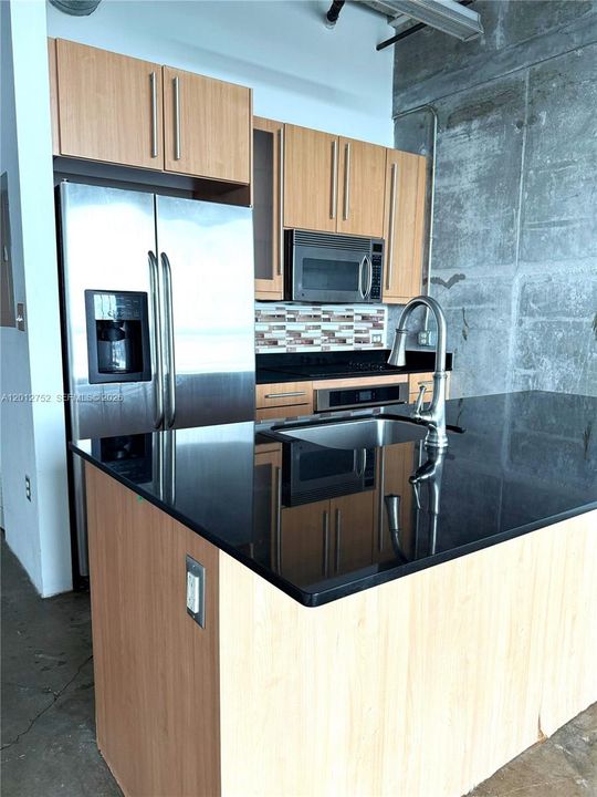 For Sale: $315,000 (0 beds, 1 baths, 533 Square Feet)