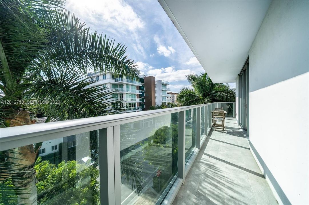 For Sale: $740,000 (2 beds, 2 baths, 1075 Square Feet)