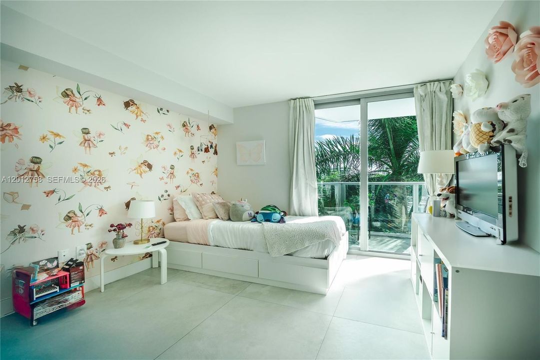 For Sale: $740,000 (2 beds, 2 baths, 1075 Square Feet)