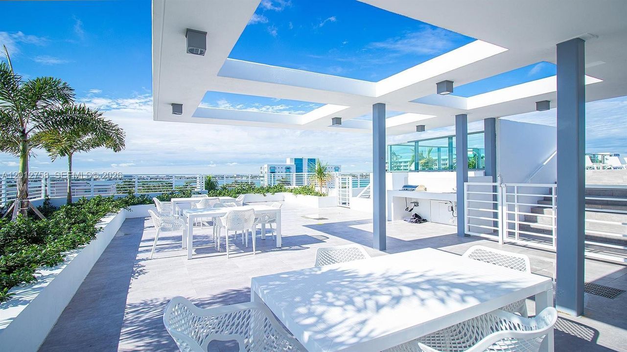For Sale: $740,000 (2 beds, 2 baths, 1075 Square Feet)