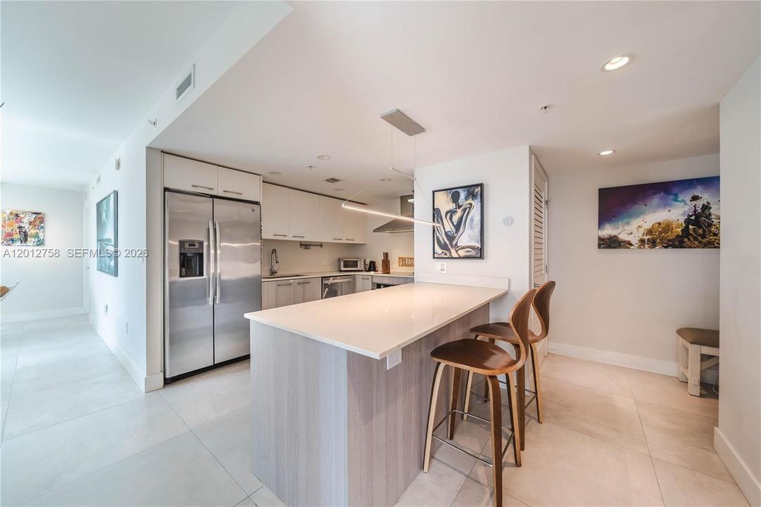 For Sale: $740,000 (2 beds, 2 baths, 1075 Square Feet)