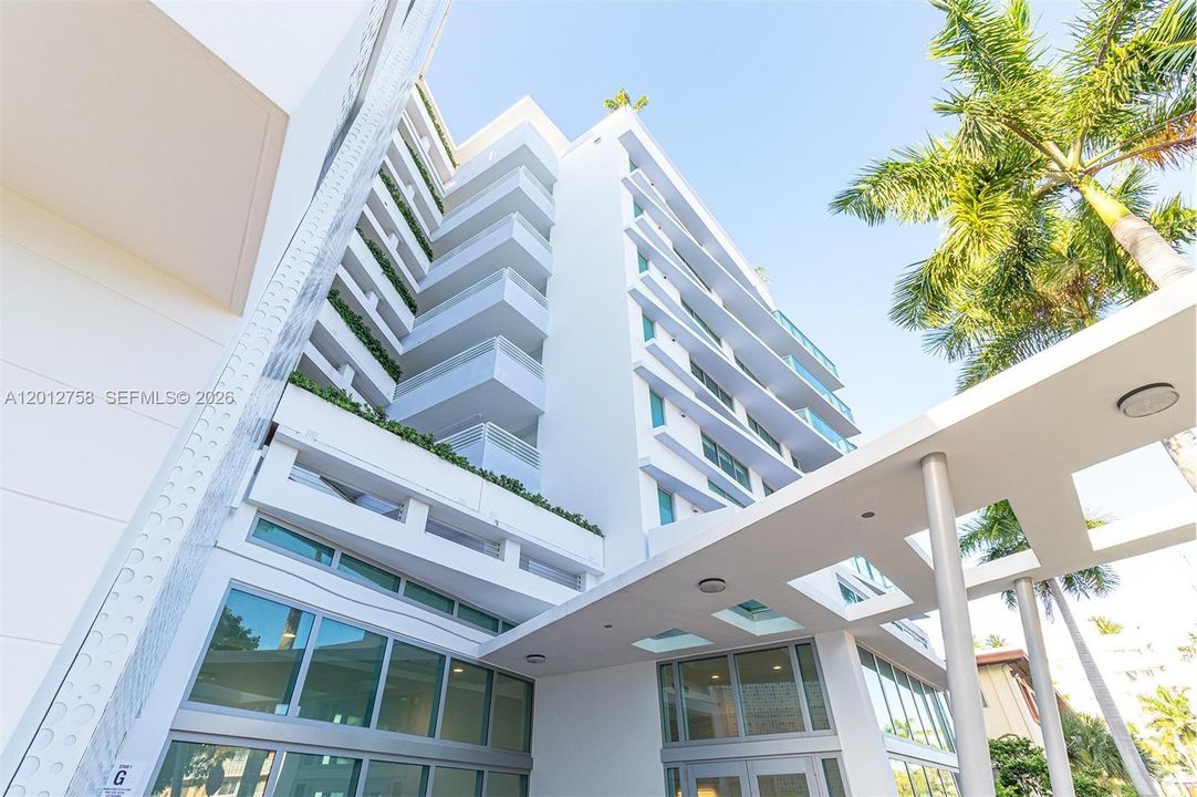 For Sale: $740,000 (2 beds, 2 baths, 1075 Square Feet)