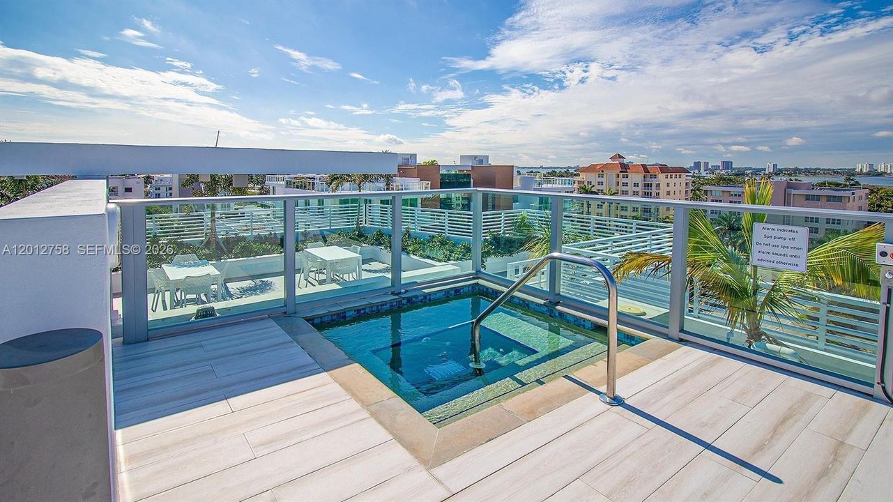 For Sale: $740,000 (2 beds, 2 baths, 1075 Square Feet)