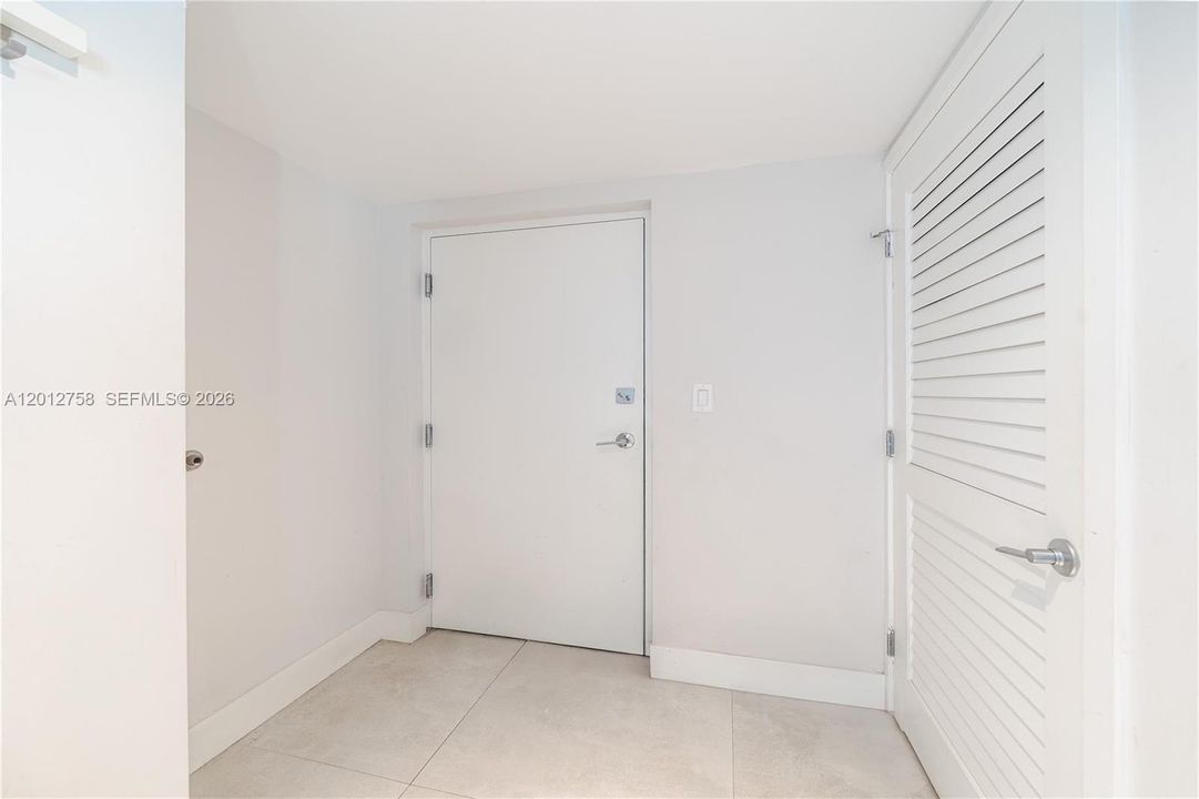 For Sale: $740,000 (2 beds, 2 baths, 1075 Square Feet)