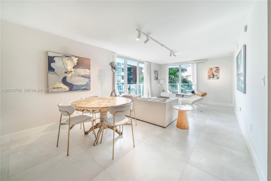 For Sale: $740,000 (2 beds, 2 baths, 1075 Square Feet)