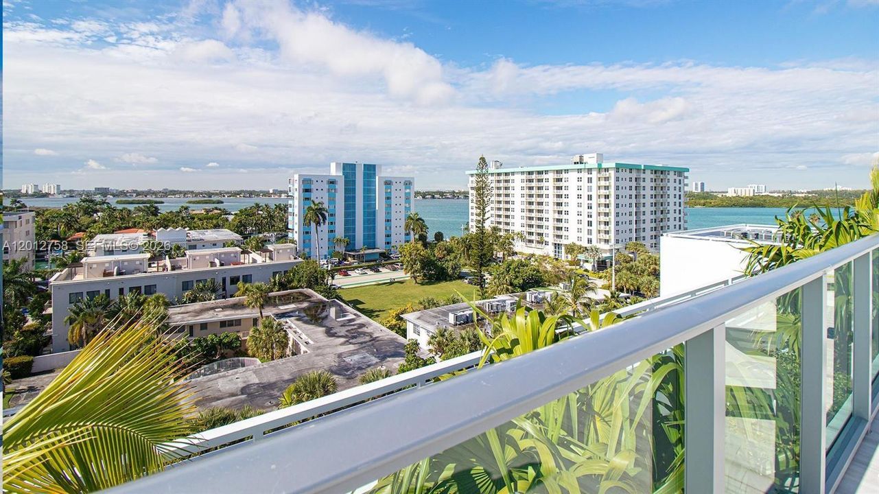 For Sale: $740,000 (2 beds, 2 baths, 1075 Square Feet)