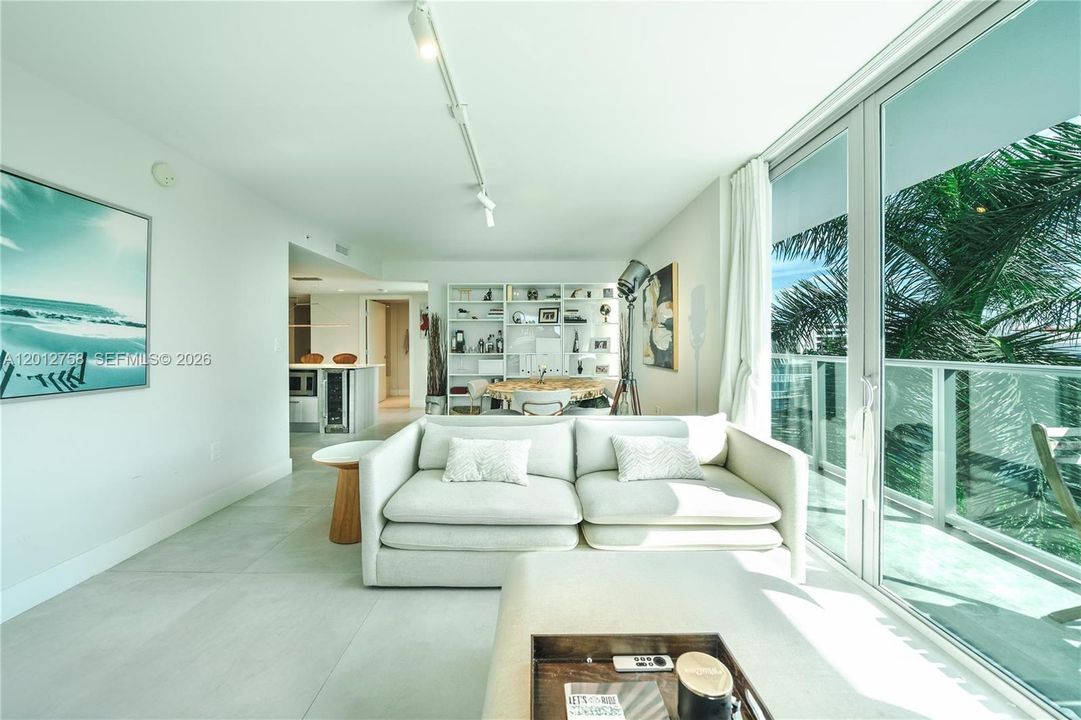 For Sale: $740,000 (2 beds, 2 baths, 1075 Square Feet)