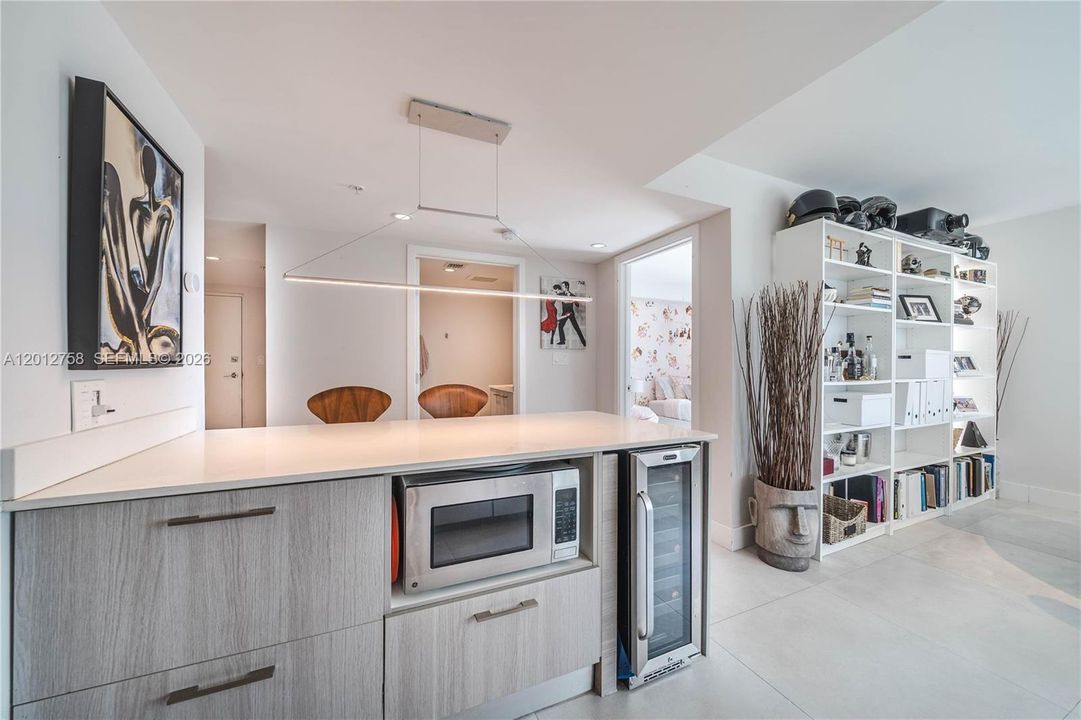 For Sale: $740,000 (2 beds, 2 baths, 1075 Square Feet)