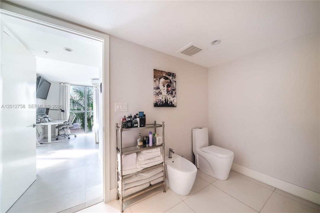 For Sale: $740,000 (2 beds, 2 baths, 1075 Square Feet)