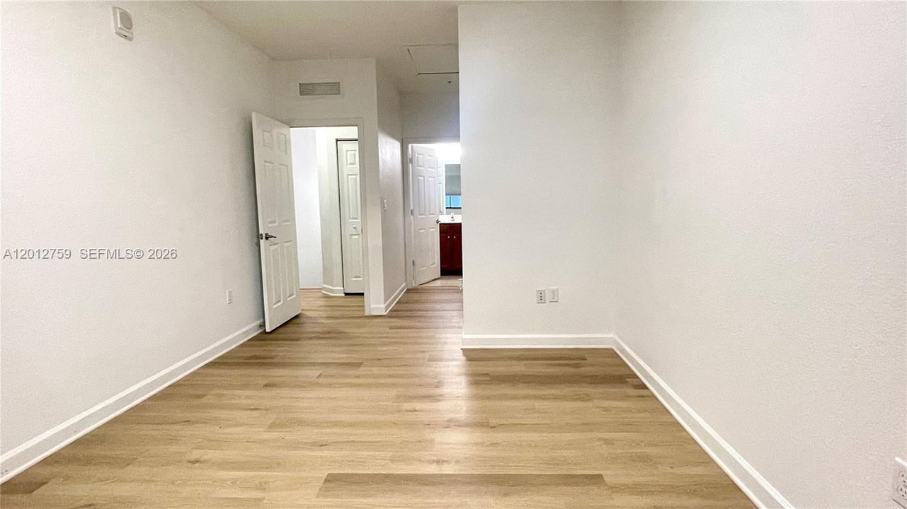 На продажу: $399,500 (2 спален, 2 ванн, 1088 Квадратных фут)