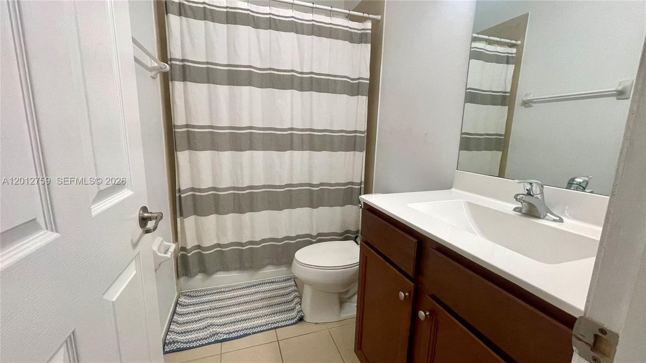 На продажу: $399,500 (2 спален, 2 ванн, 1088 Квадратных фут)