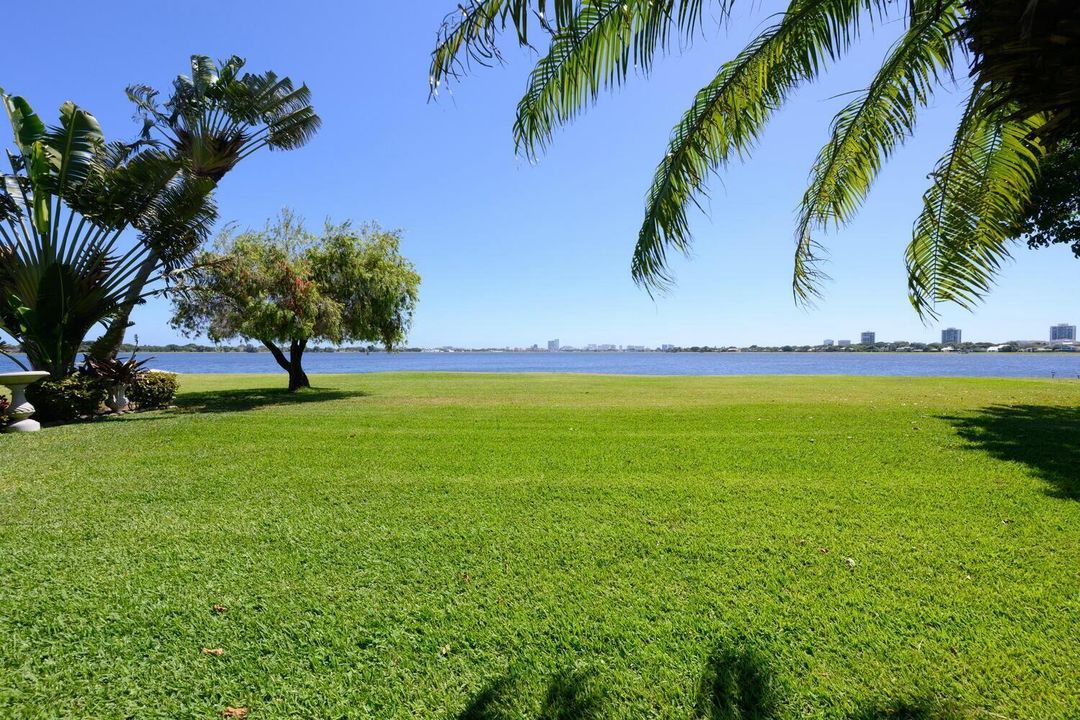 Huge Yard Overlooking WPB