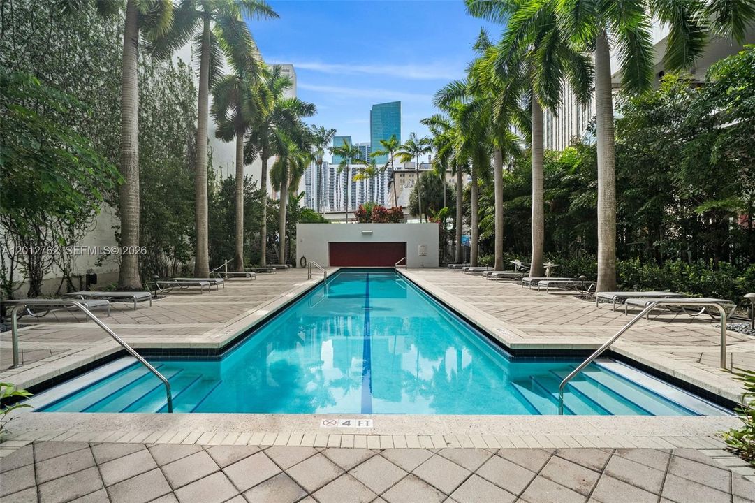 For Sale: $279,000 (1 beds, 1 baths, 662 Square Feet)