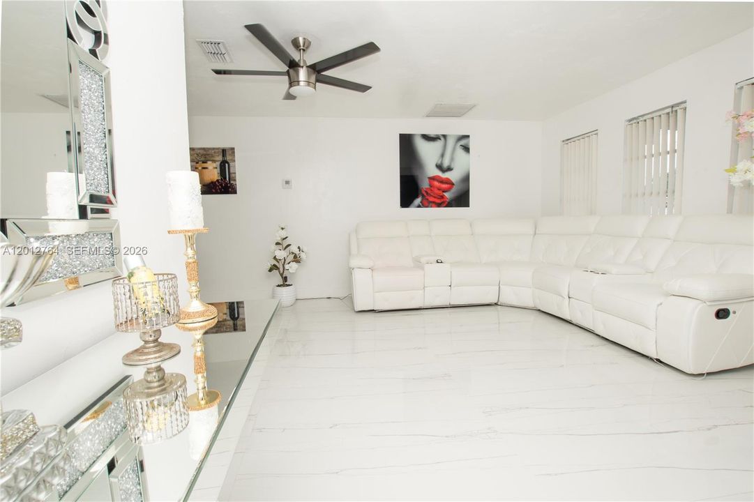 En Venta: $272,900 (3 camas, 2 baños, 0 Pies cuadrados)