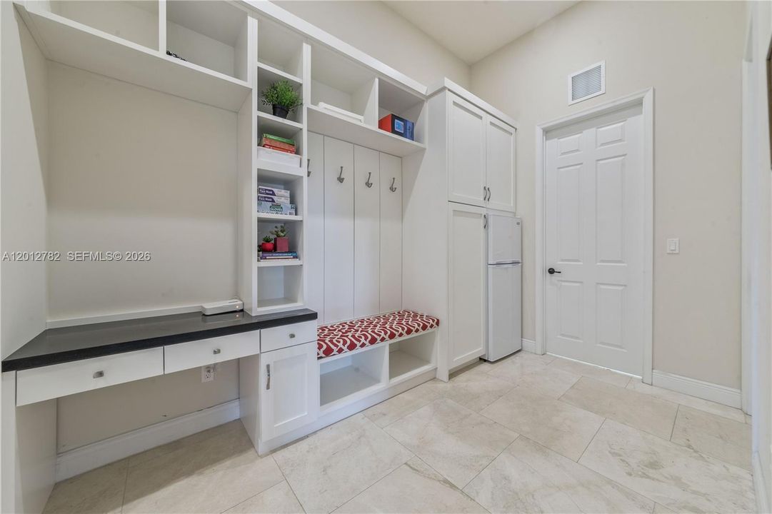 В аренду: $9,500 (4 спален, 3 ванн, 2860 Квадратных фут)