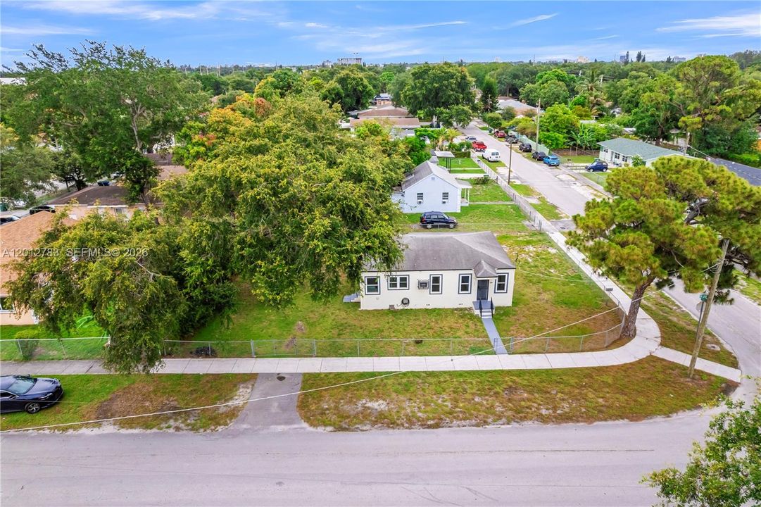 For Sale: $449,000 (2 beds, 1 baths, 1064 Square Feet)