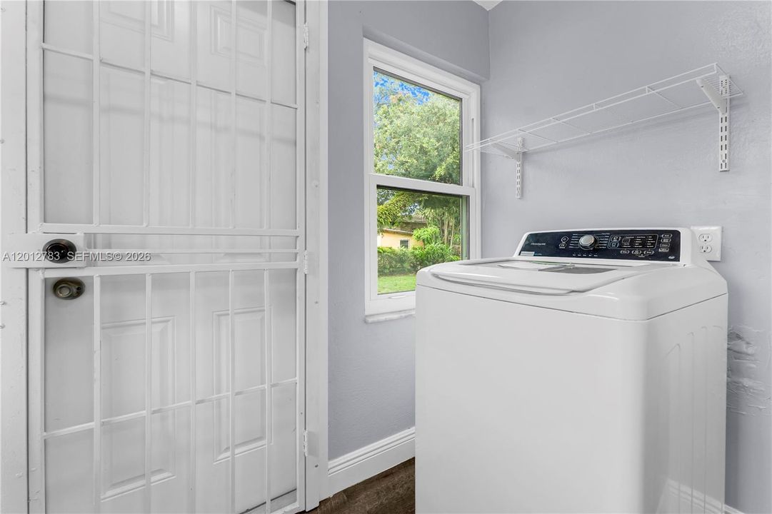 For Sale: $449,000 (2 beds, 1 baths, 1064 Square Feet)