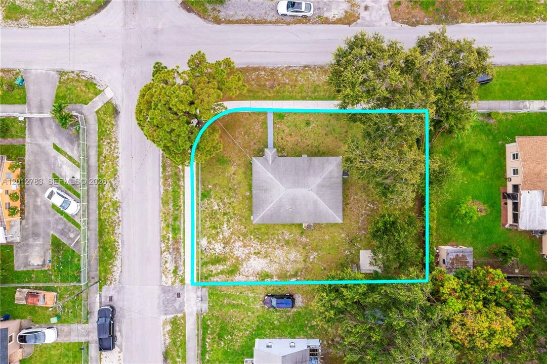 For Sale: $449,000 (2 beds, 1 baths, 1064 Square Feet)