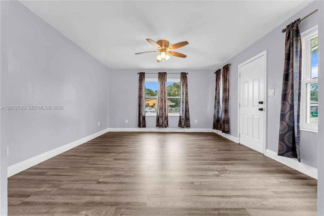 For Sale: $449,000 (2 beds, 1 baths, 1064 Square Feet)