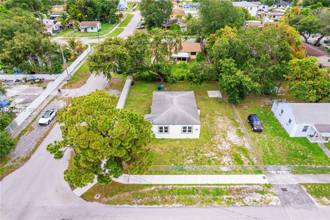 For Sale: $449,000 (2 beds, 1 baths, 1064 Square Feet)
