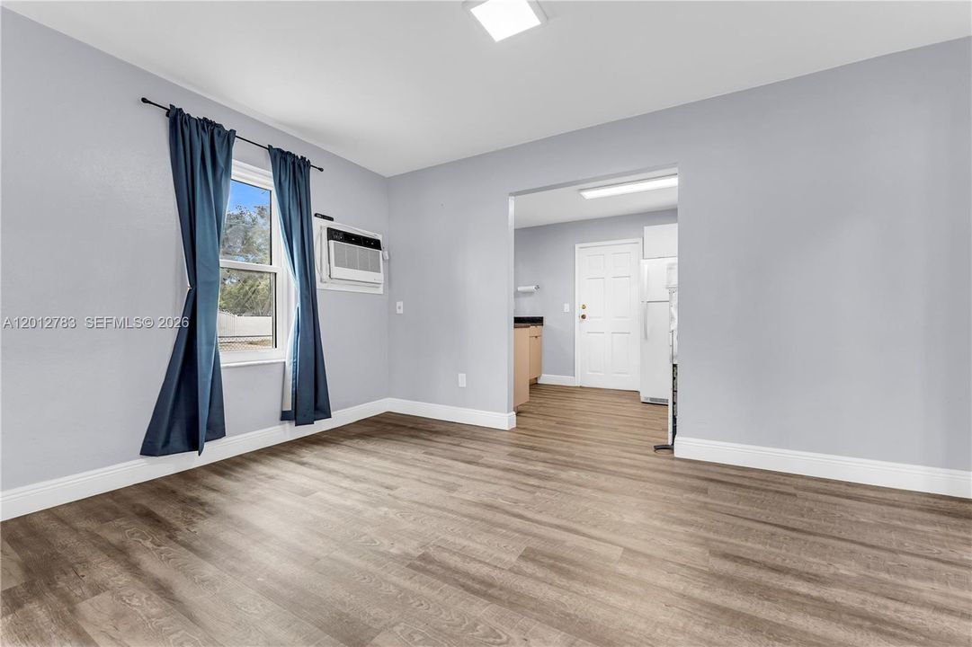 For Sale: $449,000 (2 beds, 1 baths, 1064 Square Feet)