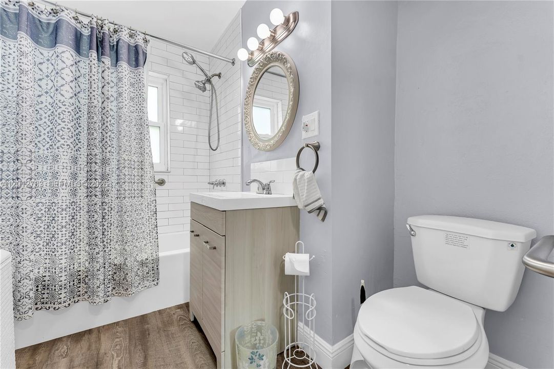 For Sale: $449,000 (2 beds, 1 baths, 1064 Square Feet)