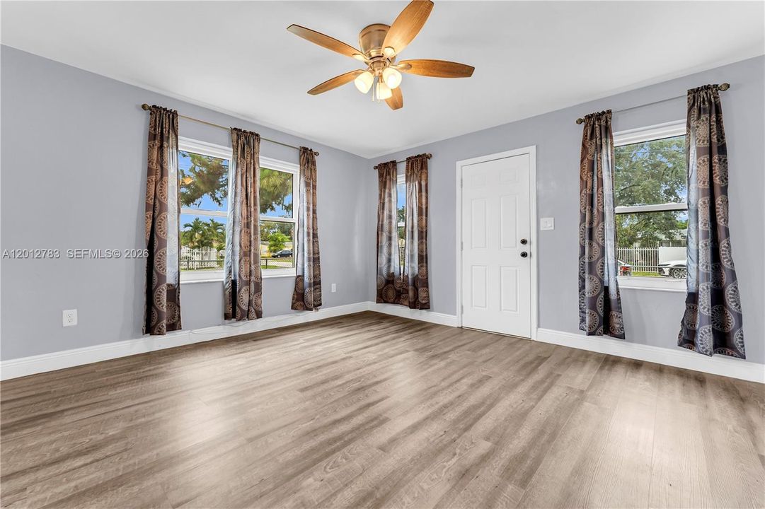 For Sale: $449,000 (2 beds, 1 baths, 1064 Square Feet)