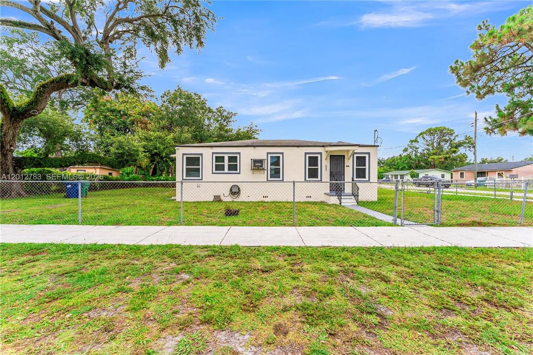 For Sale: $449,000 (2 beds, 1 baths, 1064 Square Feet)