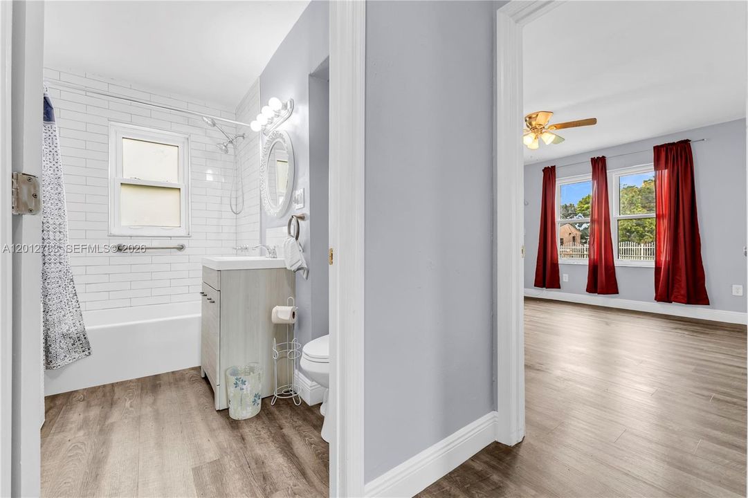 For Sale: $449,000 (2 beds, 1 baths, 1064 Square Feet)