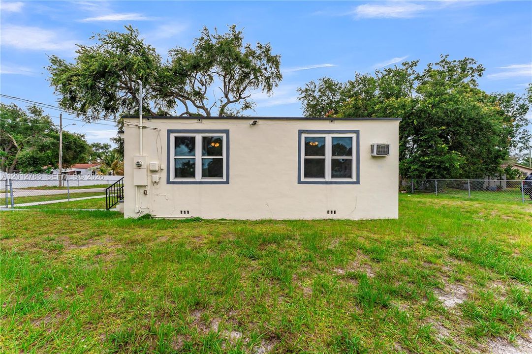 For Sale: $449,000 (2 beds, 1 baths, 1064 Square Feet)