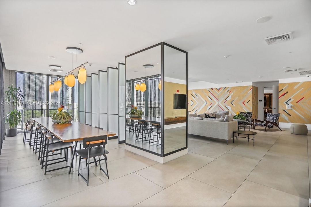 For Sale: $420,000 (1 beds, 1 baths, 607 Square Feet)