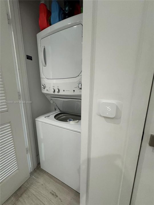 For Sale: $420,000 (1 beds, 1 baths, 607 Square Feet)
