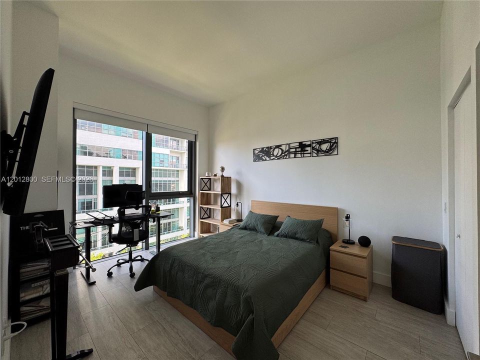 For Sale: $420,000 (1 beds, 1 baths, 607 Square Feet)