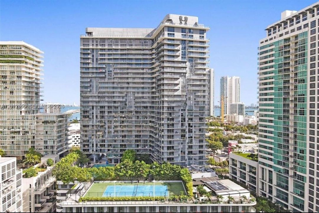 For Sale: $420,000 (1 beds, 1 baths, 607 Square Feet)