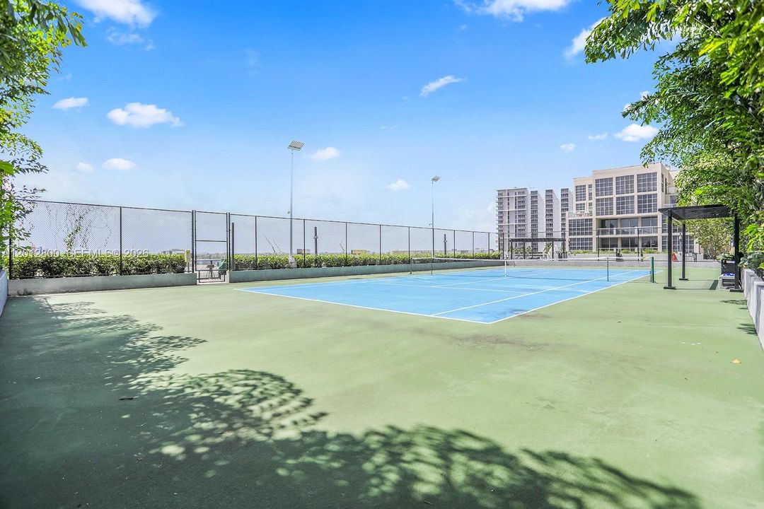 For Sale: $420,000 (1 beds, 1 baths, 607 Square Feet)