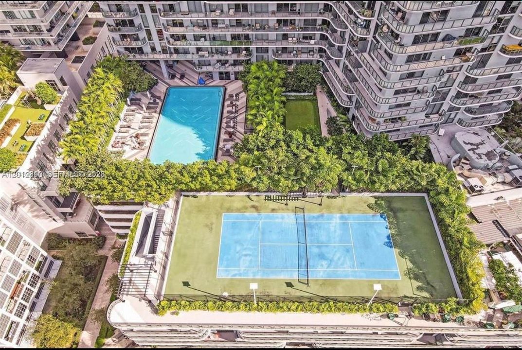 For Sale: $420,000 (1 beds, 1 baths, 607 Square Feet)